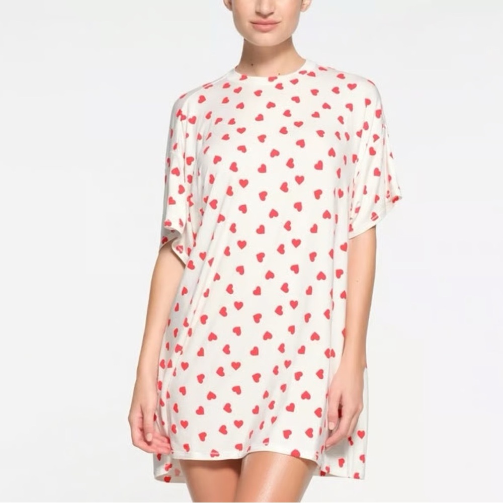 SKIMS Valentine Heart Sleep Shirt NWT